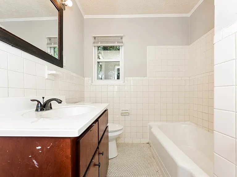 25197_024_main_bathroom_12906759.jpg