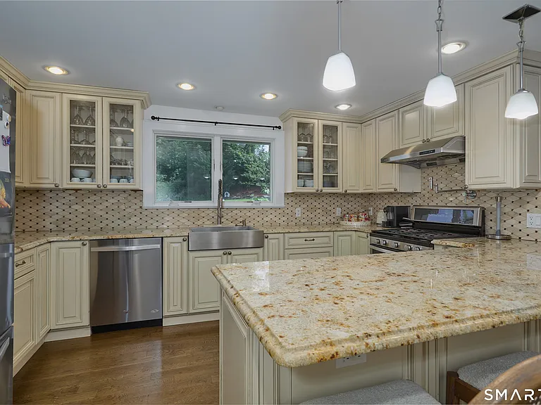 1374 Huntington Tpke — Photo 29