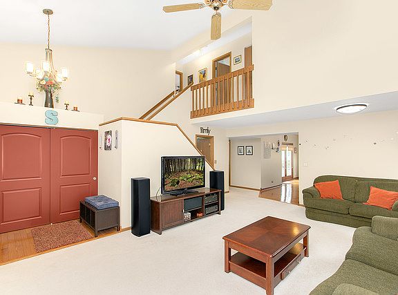 4th image of 3110 Village Green Dr