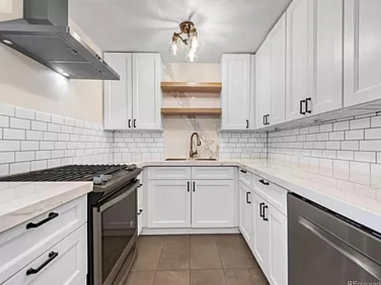 155 N Jackson St #8 — Photo 10