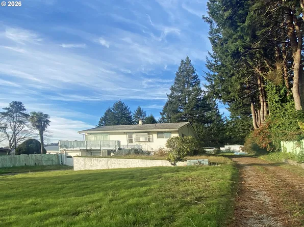 97987 Court St, Brookings, OR 97415