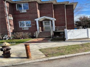 6233 Dry Harbor Rd, Flushing, NY 11379