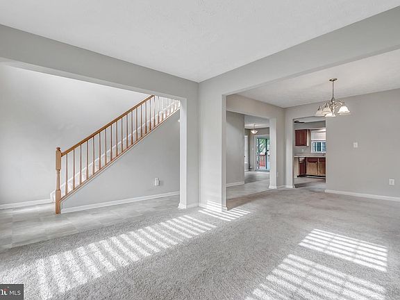 3rd image of 1927 Artillery Ln