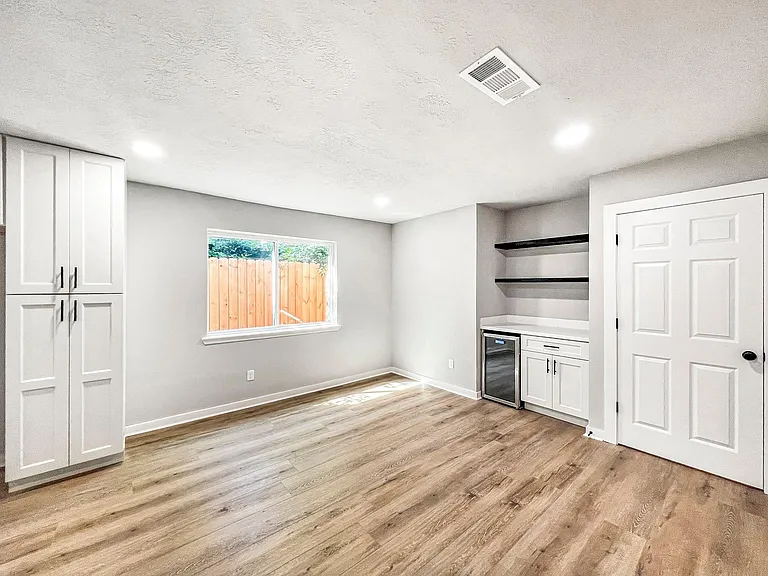 23207 Naples Dr — Photo 9
