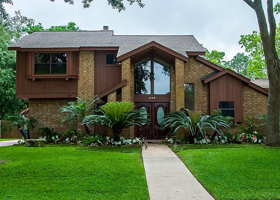 1st image of 602 Crestwood Dr