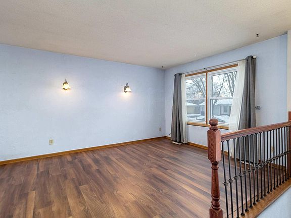 4th image of 344 W 61st Pl