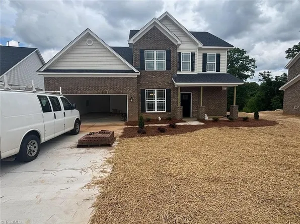 4515 Olivine Ln, Pfafftown, NC 27040