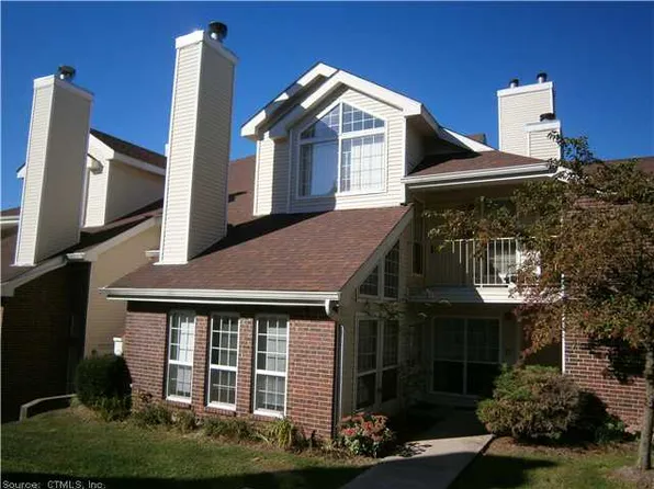 130 Carriage Crossing Ln, Middletown, CT 06457