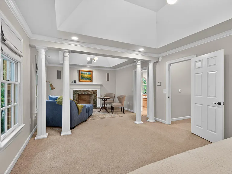 1202 Summerville Ln — Photo 17