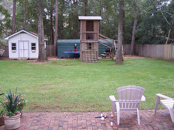 kid friendly backyard
