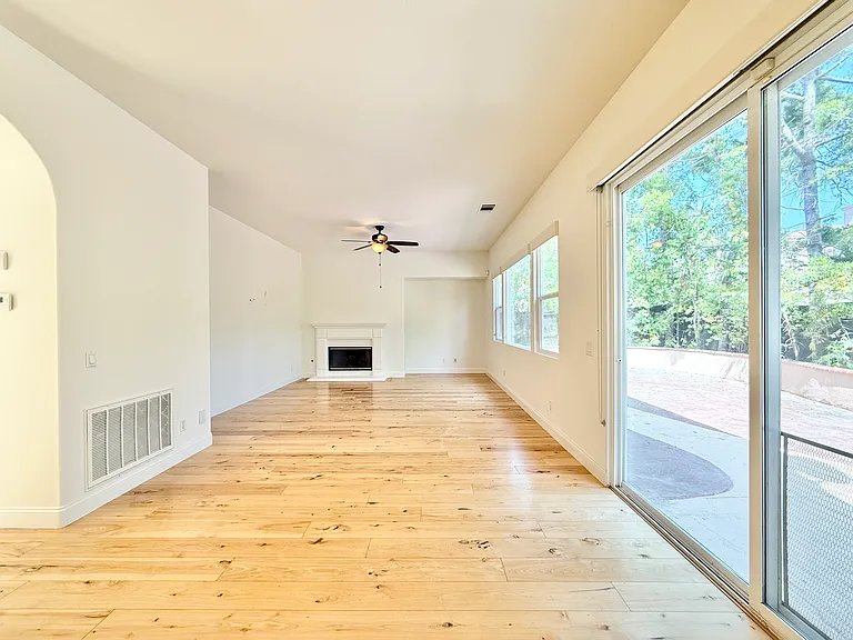 13835 Kerry Ln — Photo 10