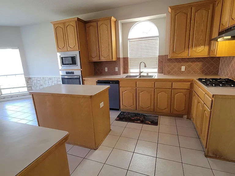 5400 Meadow Valley Dr — Photo 12
