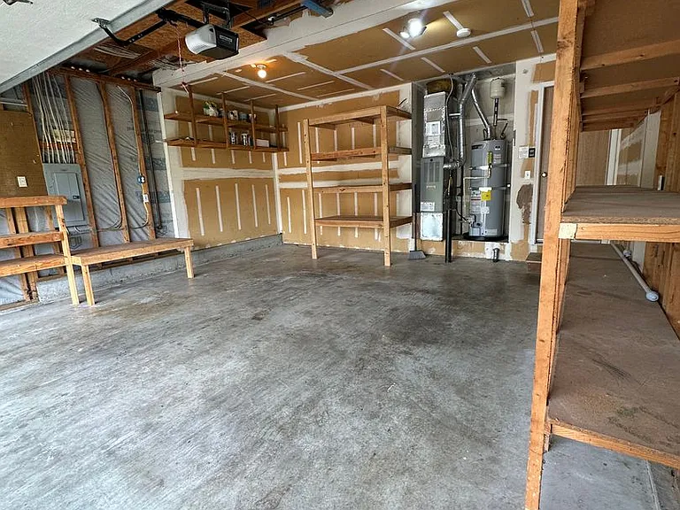 408 Saratoga St — Photo 3