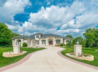 4N548 Magnolia Ln, Wayne, IL 60184