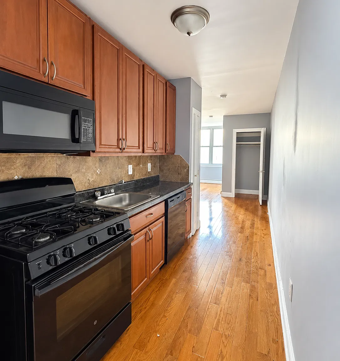 Studio, 500 sqft, $1,725 — Photo 1