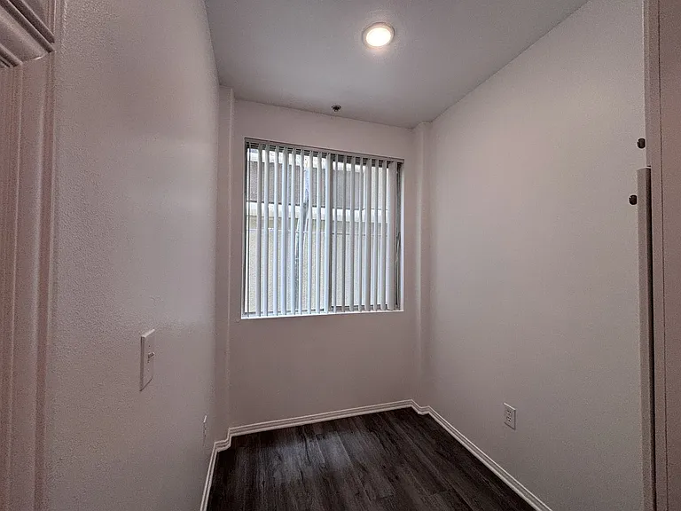 7044 Lanewood Ave — Photo 68