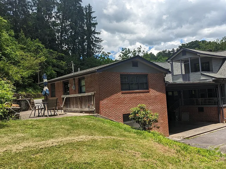 107 Magnolia St — Photo 1