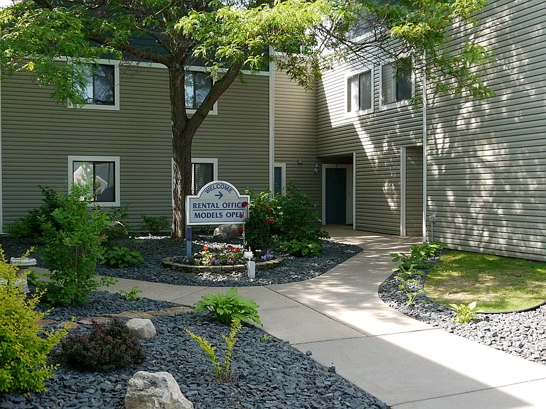 Southcross Village Apartments — Photo 8