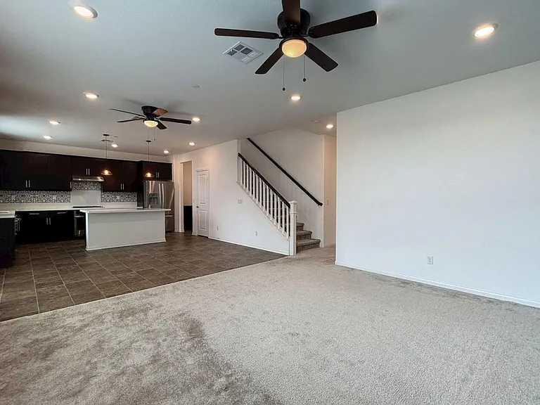 1685 Camellia Ln — Photo 3