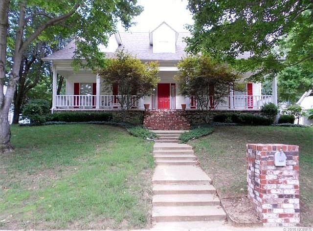 Country style home with full front porch.