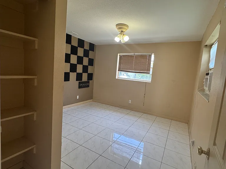 1640 NE 32nd Ct — Photo 7