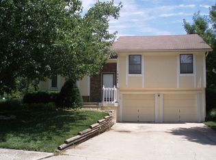 13025 S Aztec Cir, Olathe, KS 66062