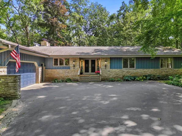 W220S3210 Trinity LANE, Waukesha, WI 53189