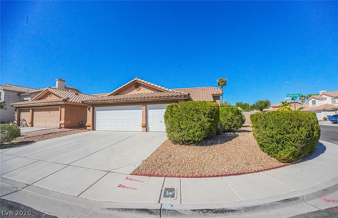 3 bed, 2.0 bath, 1430 sqft, $1,995 — Photo 2
