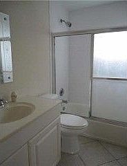 5th image of 2720 NE 8th Ave APT 2