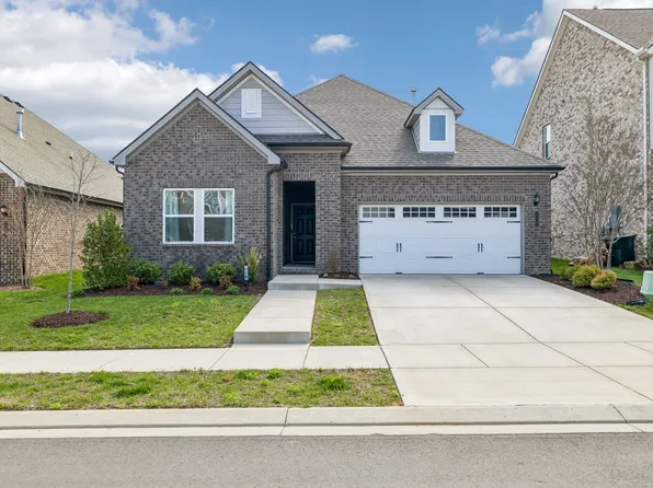 375 Triple Crown Cir, Gallatin, TN 37066