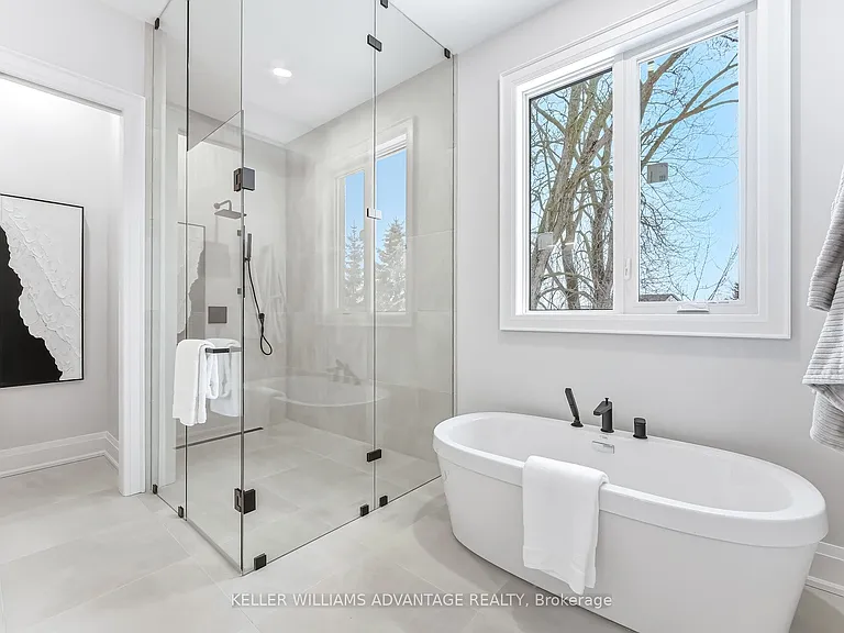 711 Hillview Cres — Photo 26