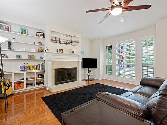 5th image of 6520 E Hill Dr