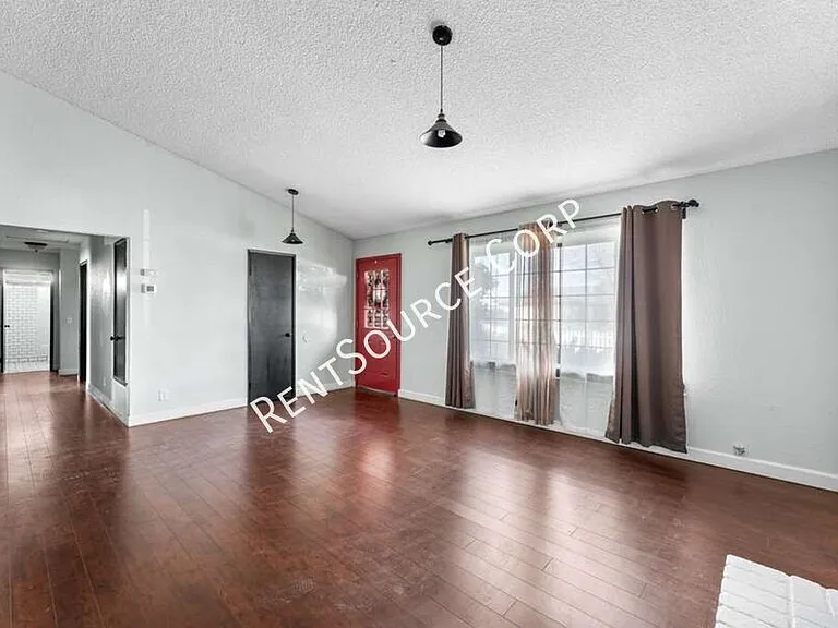 37925 Maureen St — Photo 8