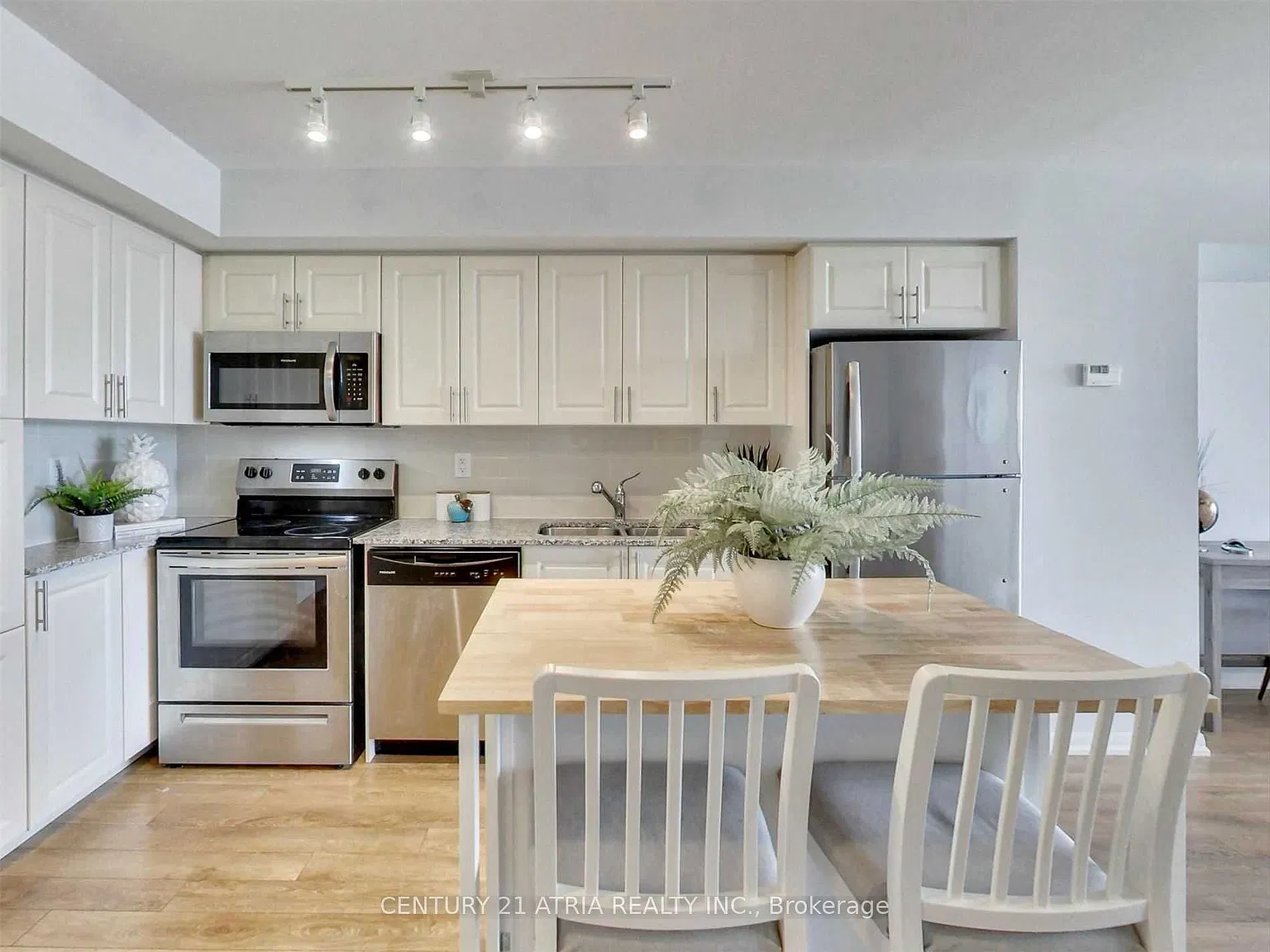 2 bed, $2,400 — Photo 3