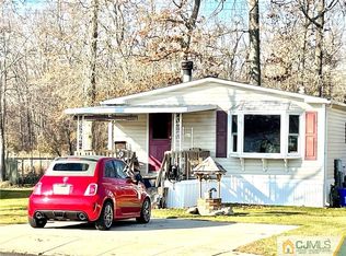 9 Twain Rd, North Brunswick, NJ 08902