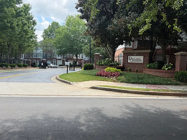 2179 Dillard Xing — Photo 16