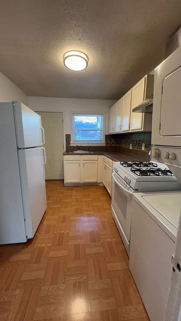 1903 Poage Ave — Photo 2