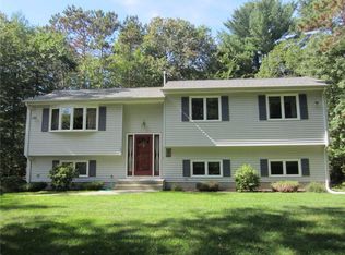 120 Abbotts Crossing Rd, Coventry, RI 02816