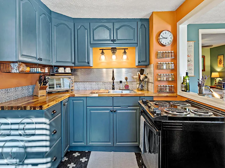 Kitchen renovated in Dec. 2022