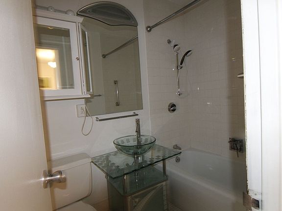 4th image of 20 W 64th St #39HH