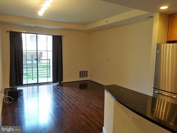 4th image of 1111 Oronoco St Unit 226