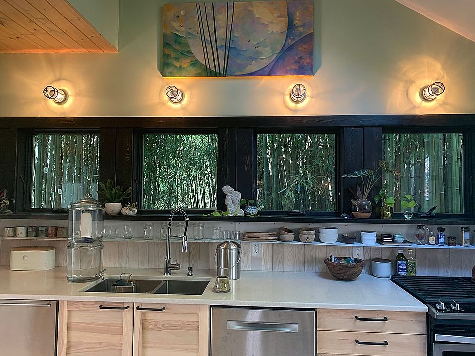 Kitchen windows - bamboo 