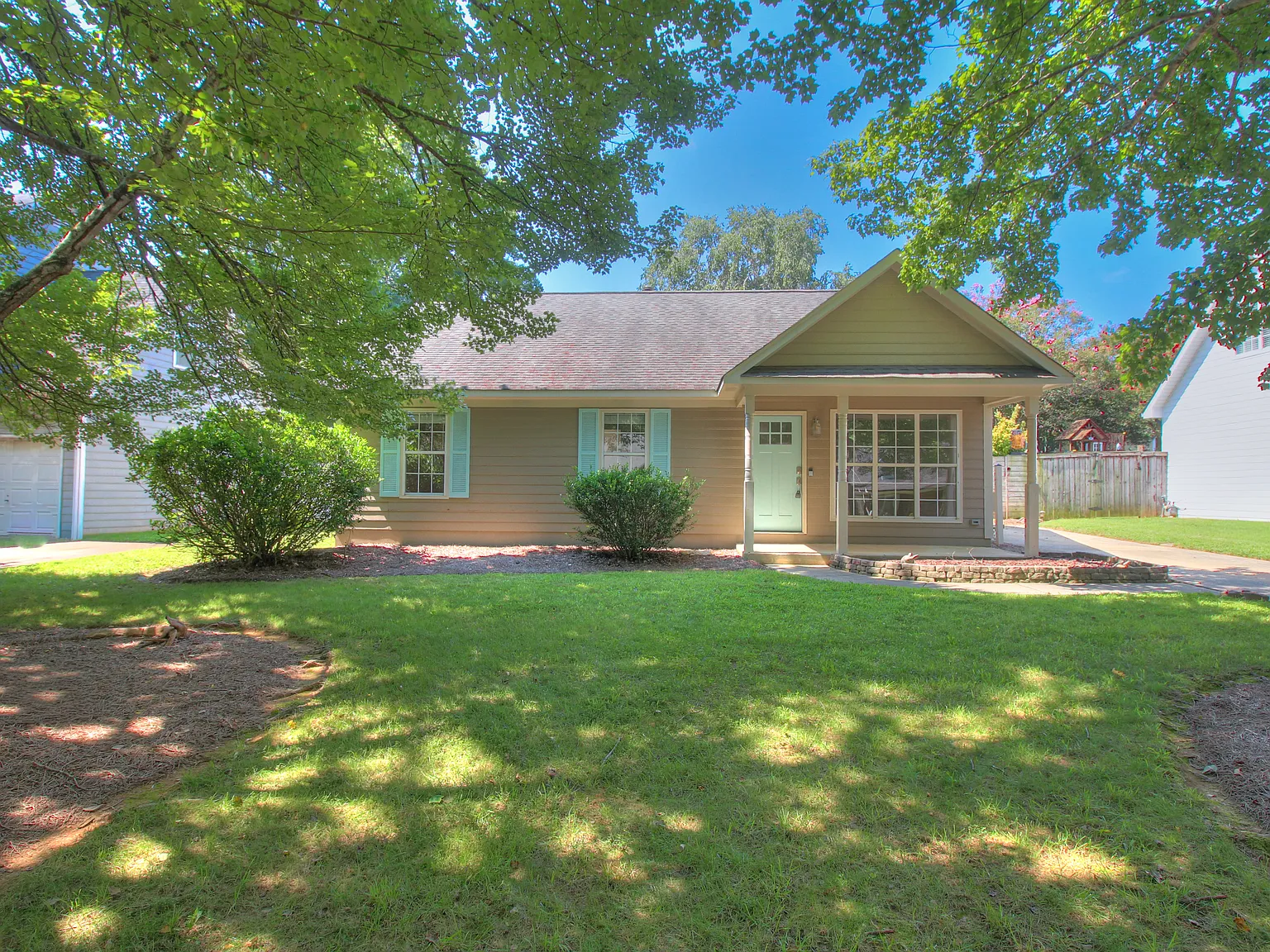 3 bed, 1218 sqft, $1,850 — Photo 2