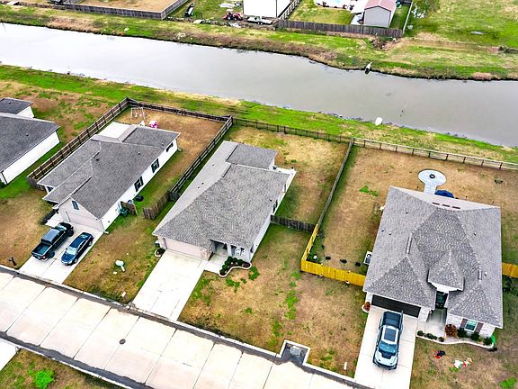 3rd image of 207 Shadow Pointe Rd