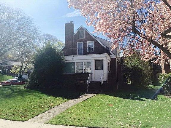3rd image of 8066 Chevy Chase St
