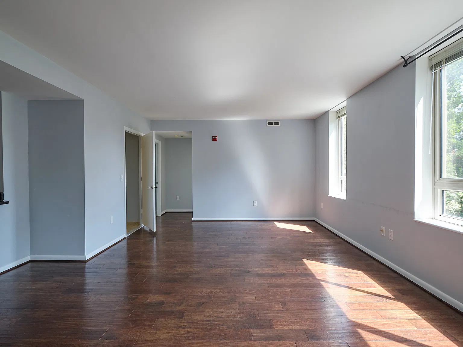355 I St SW — Photo 4