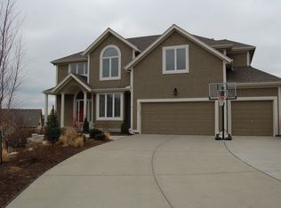 16232 Ash St, Overland Park, KS 66085