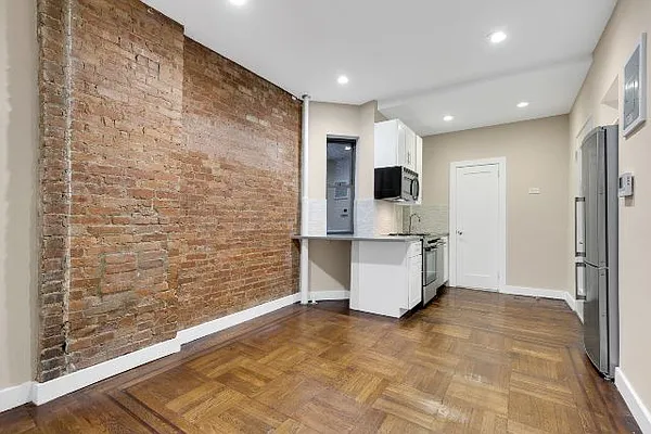 Rented by Cooper & Cooper Real Estate | media 11