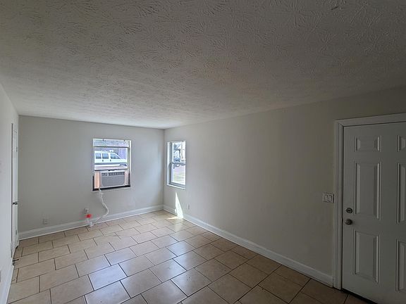 4th image of 1417 Logan St #1