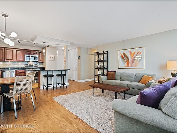 5th image of 2800 N Lake Shore Dr APT 615